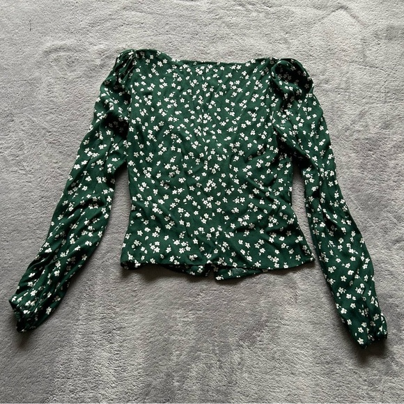 Reformation Nell Top in Green Ditsy Floral - Picture 6 of 8